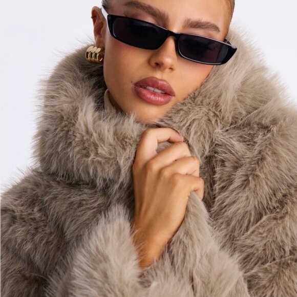 Fashion Nova Women’s Faux Fur Cropped Coat – Size Large New - Picture 5 of 12